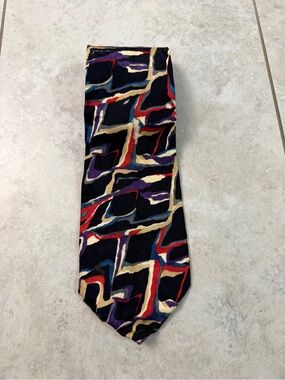 Chez Roffe New York Men’s Abstract Geometric Necktie Red Blue Purple Black Tie